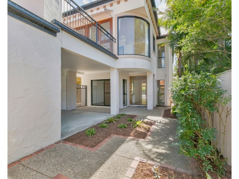 5 Yacht Street, Southport QLD 4215