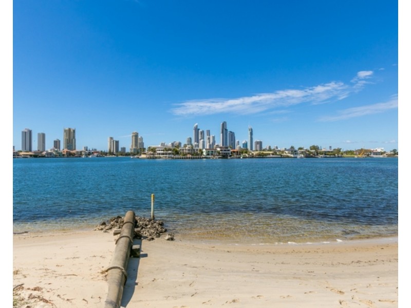 5 Yacht Street, Southport QLD 4215