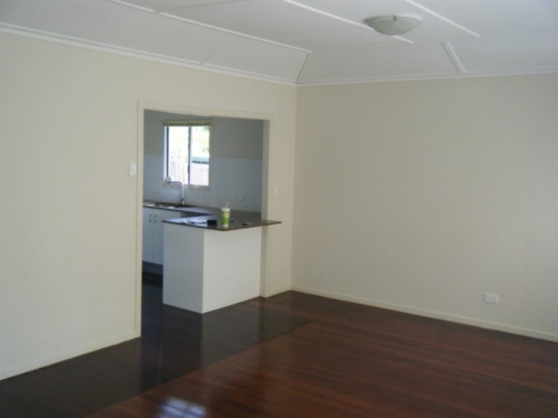 18 Neville Avenue, Southport QLD 4215