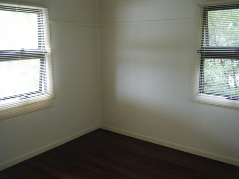 18 Neville Avenue, Southport QLD 4215