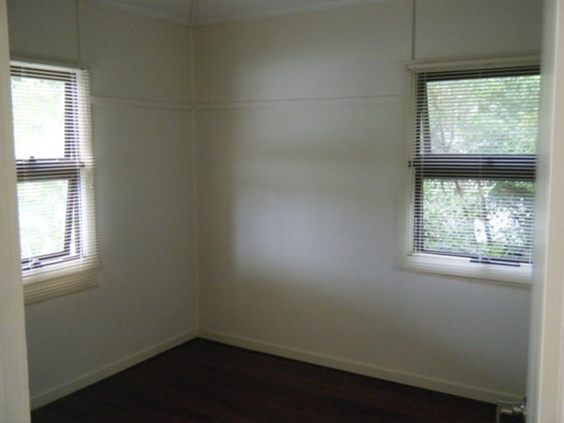 18 Neville Avenue, Southport QLD 4215