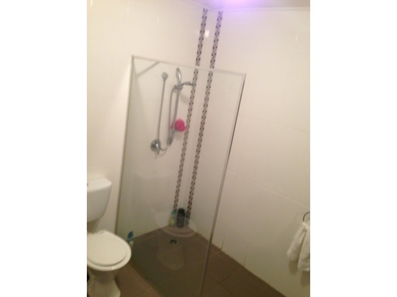 18 Neville Avenue, Southport QLD 4215