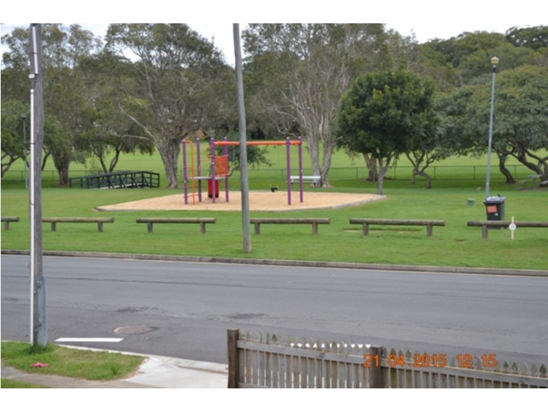 18 Neville Avenue, Southport QLD 4215