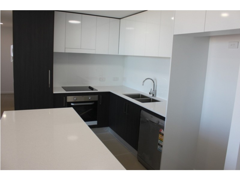 705/26 Spendelove Avenue, Southport QLD 4215