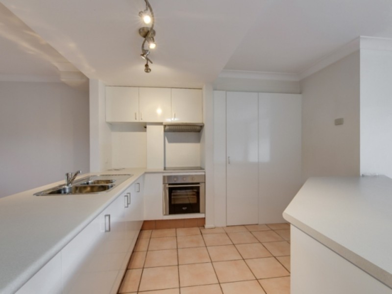 3/111 Little Usher Avenue, Labrador QLD 4215