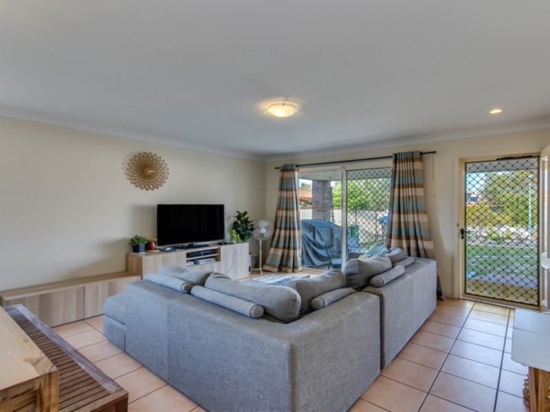 2/5 Tanias Place, Labrador QLD 4215