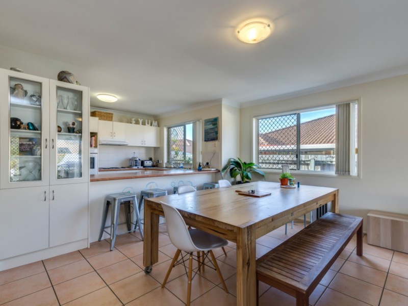 2/5 Tanias Place, Labrador QLD 4215