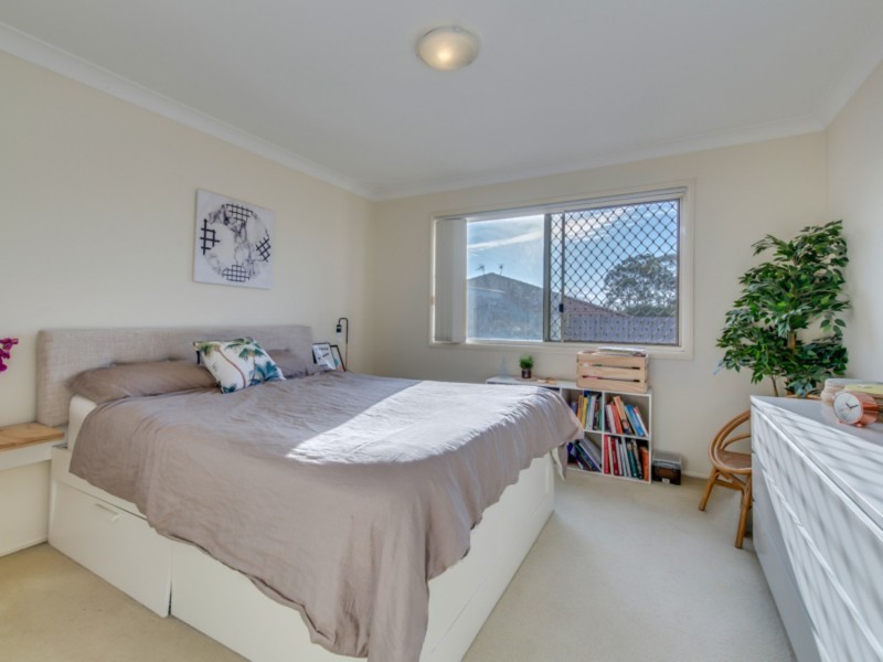 2/5 Tanias Place, Labrador QLD 4215