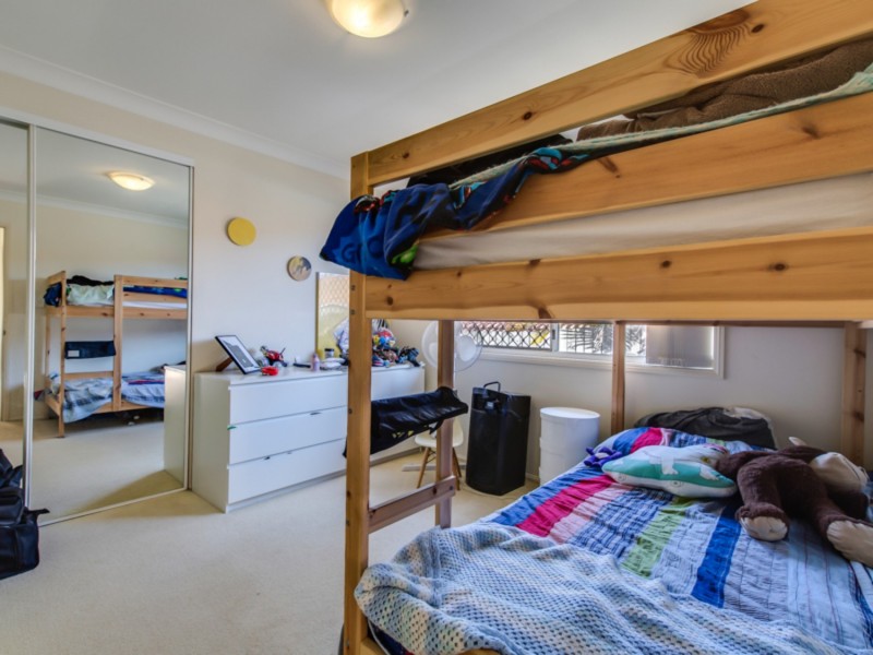 2/5 Tanias Place, Labrador QLD 4215