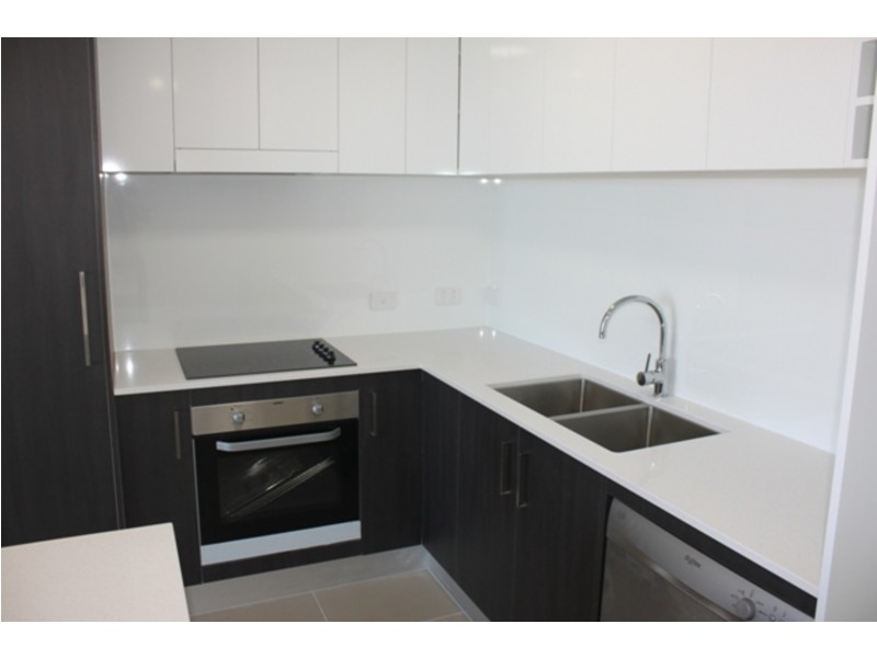 205/26 Spendelove Avenue, Southport QLD 4215