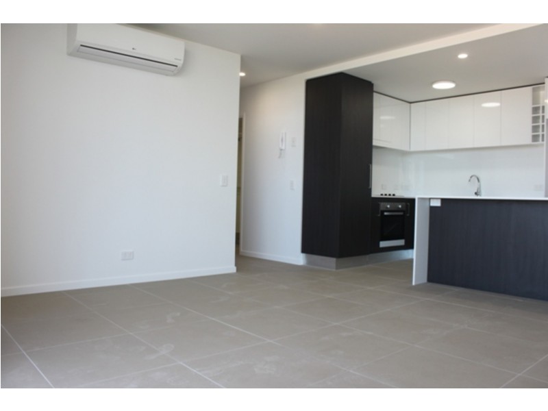 205/26 Spendelove Avenue, Southport QLD 4215