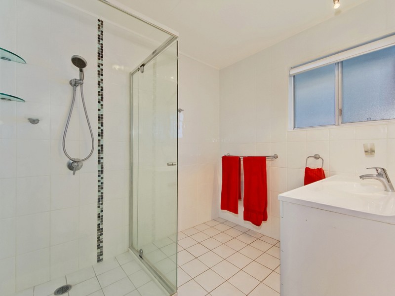 9 yacht Street, Southport QLD 4215