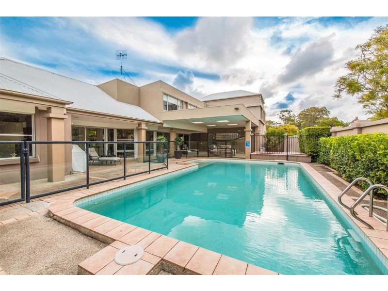6 Wildash Street, Southport QLD 4215