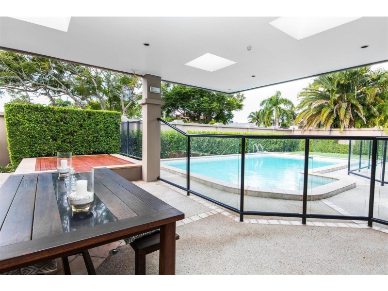 6 Wildash Street, Southport QLD 4215