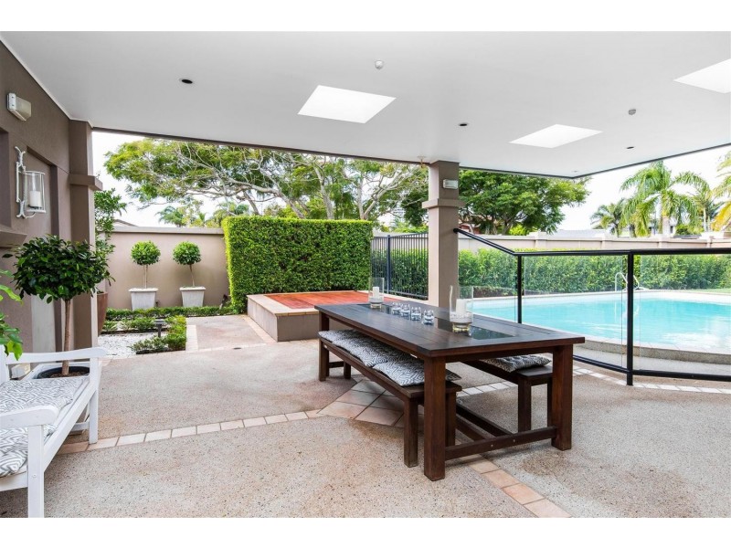 6 Wildash Street, Southport QLD 4215