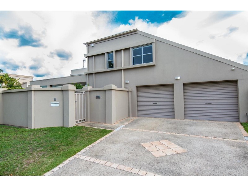 6 Wildash Street, Southport QLD 4215
