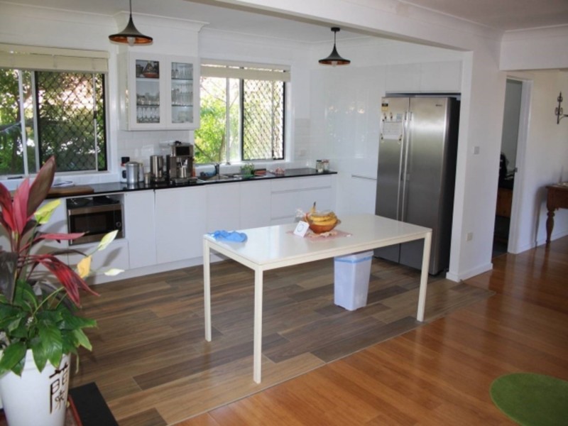 14 Wistaria Avenue, Southport QLD 4215
