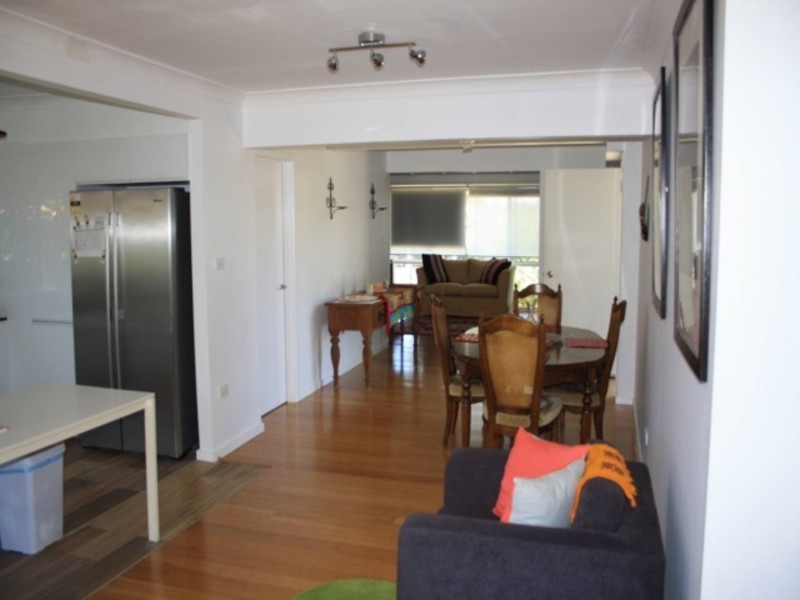 14 Wistaria Avenue, Southport QLD 4215