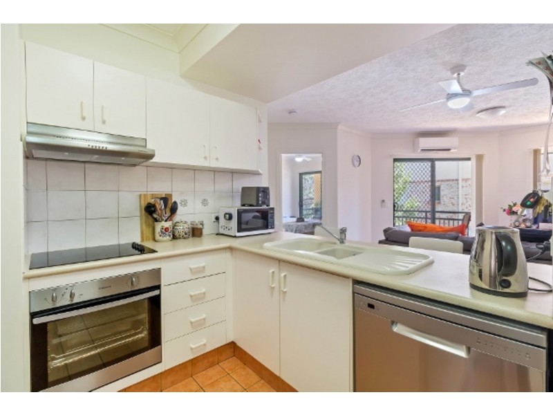 14/10-12 Spendelove Avenue, Southport QLD 4215