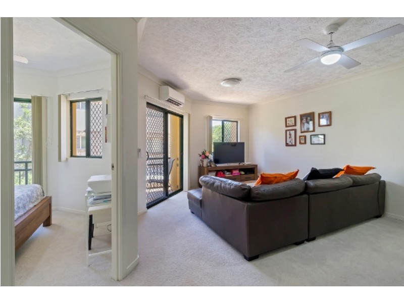14/10-12 Spendelove Avenue, Southport QLD 4215