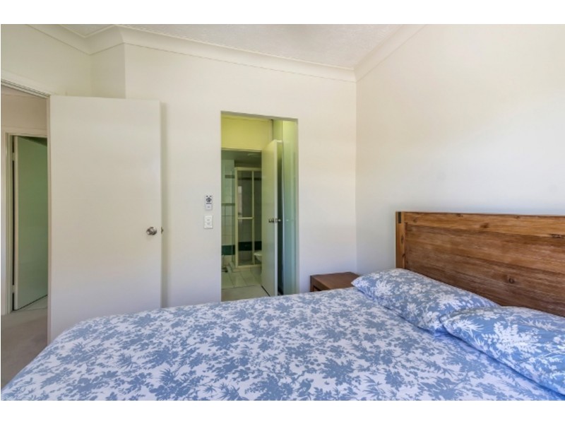 14/10-12 Spendelove Avenue, Southport QLD 4215