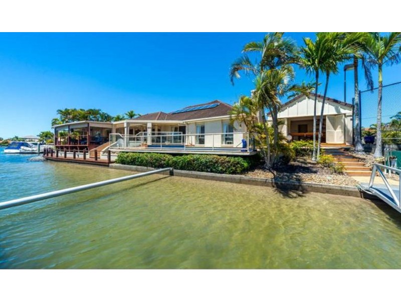 14-16 Folkstone Place, Runaway Bay QLD 4216