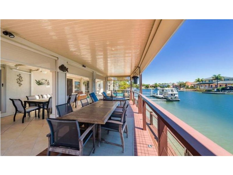 14-16 Folkstone Place, Runaway Bay QLD 4216