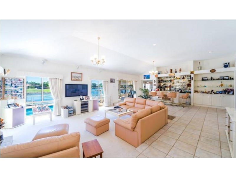 14-16 Folkstone Place, Runaway Bay QLD 4216