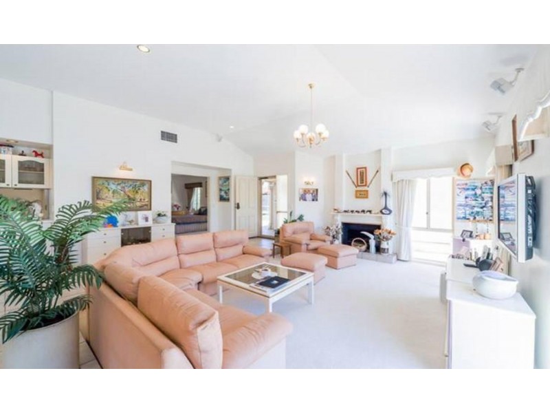 14-16 Folkstone Place, Runaway Bay QLD 4216