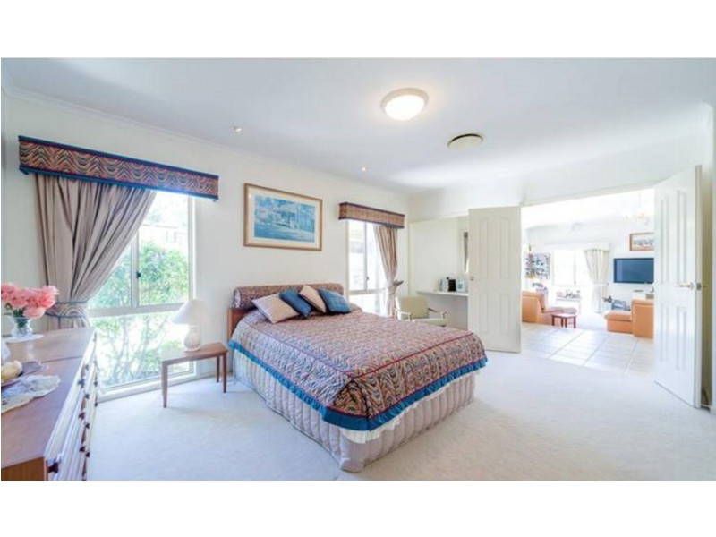 14-16 Folkstone Place, Runaway Bay QLD 4216