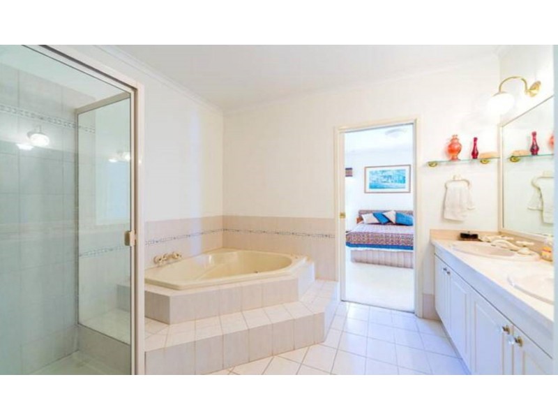 14-16 Folkstone Place, Runaway Bay QLD 4216