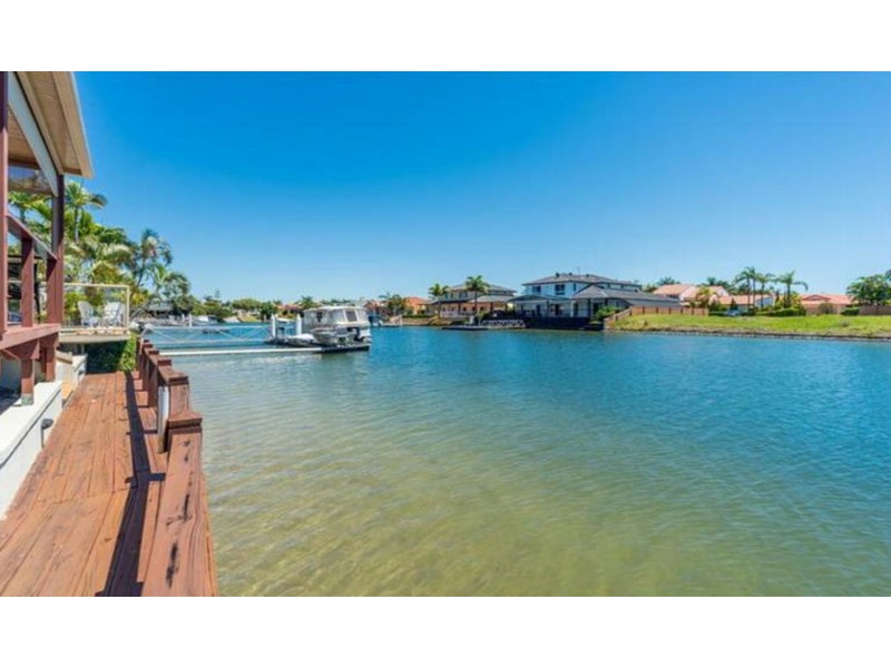 14-16 Folkstone Place, Runaway Bay QLD 4216