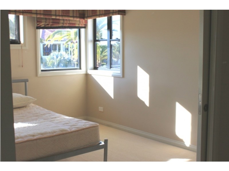 22 King James Court, Sovereign Islands QLD 4216