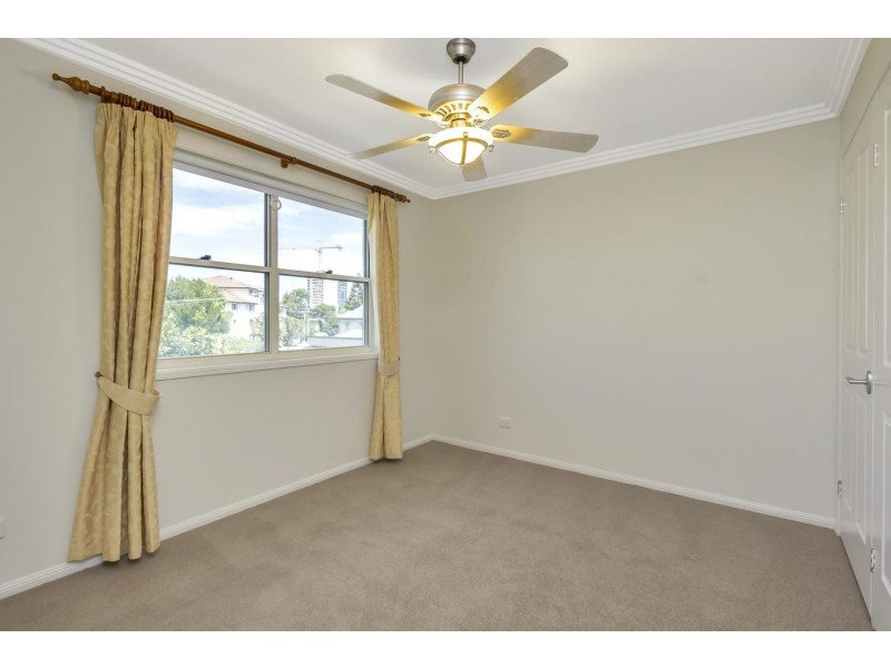 2a/197 High Street, Southport QLD 4215