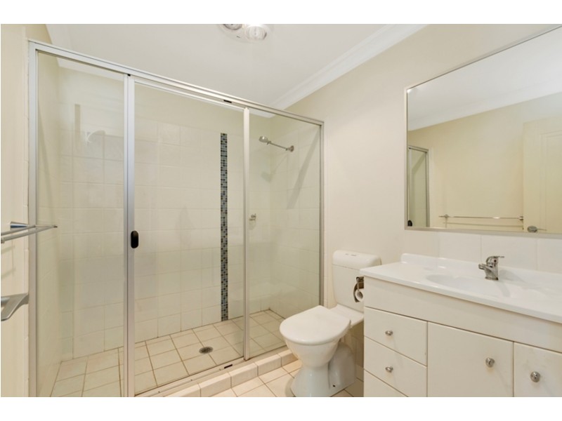 2/49 Melinda Street, Southport QLD 4215