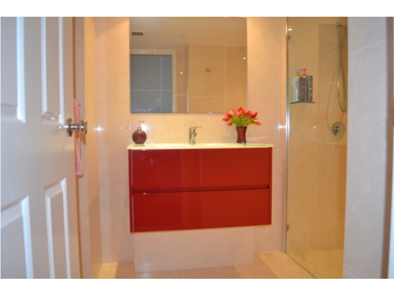 5B/10 Marine Parade, Southport QLD 4215