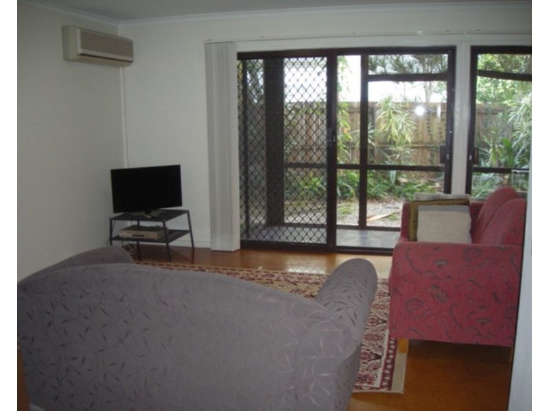 2/28a Marine Parade, Southport QLD 4215