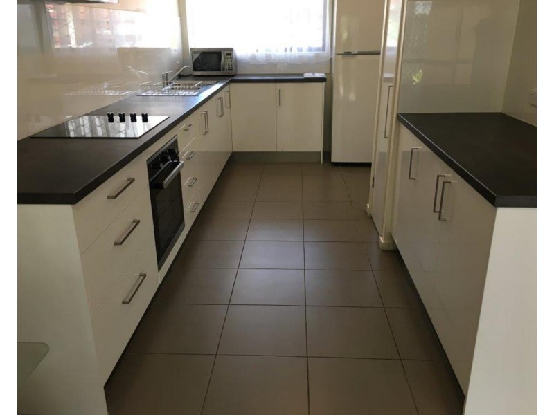 2/28a Marine Parade, Southport QLD 4215
