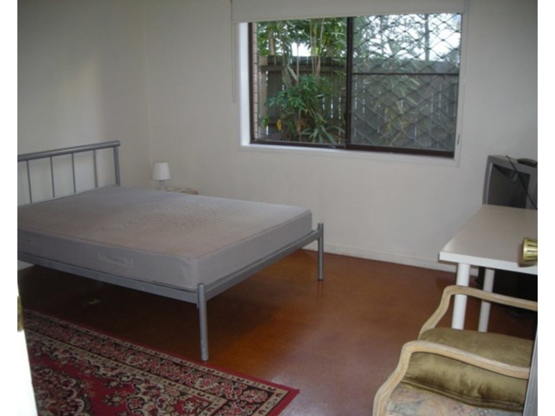 2/28a Marine Parade, Southport QLD 4215
