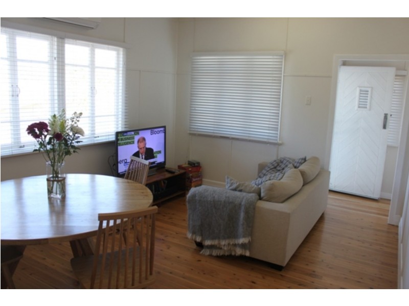 16 Mole Avenue, Southport QLD 4215