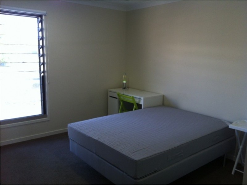 1/135 Falconer Street, Southport QLD 4215