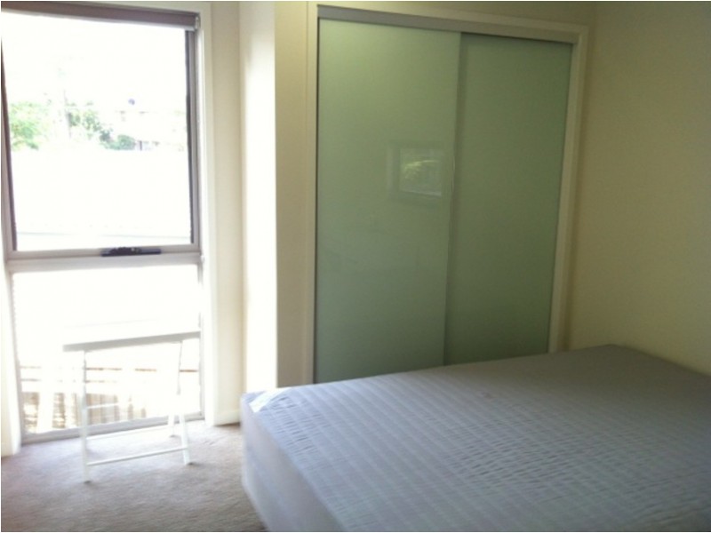 1/135 Falconer Street, Southport QLD 4215