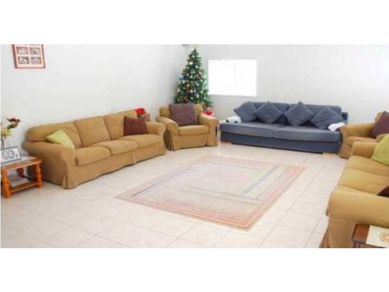 8 Cooleroo Avenue, Southport QLD 4215