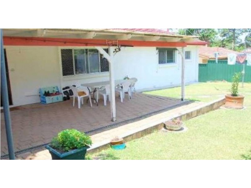 8 Cooleroo Avenue, Southport QLD 4215