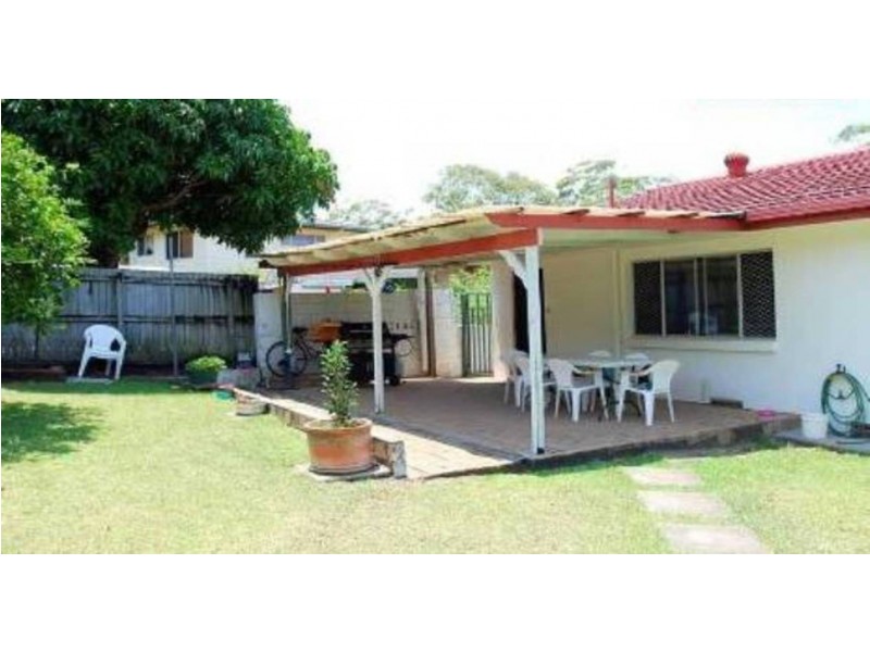 8 Cooleroo Avenue, Southport QLD 4215