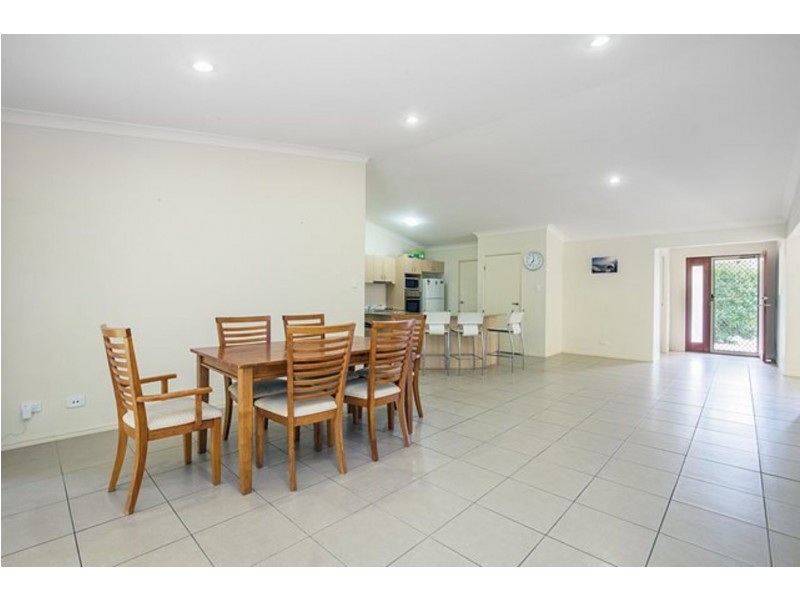 94 Roberts Drive, Maudsland QLD 4210