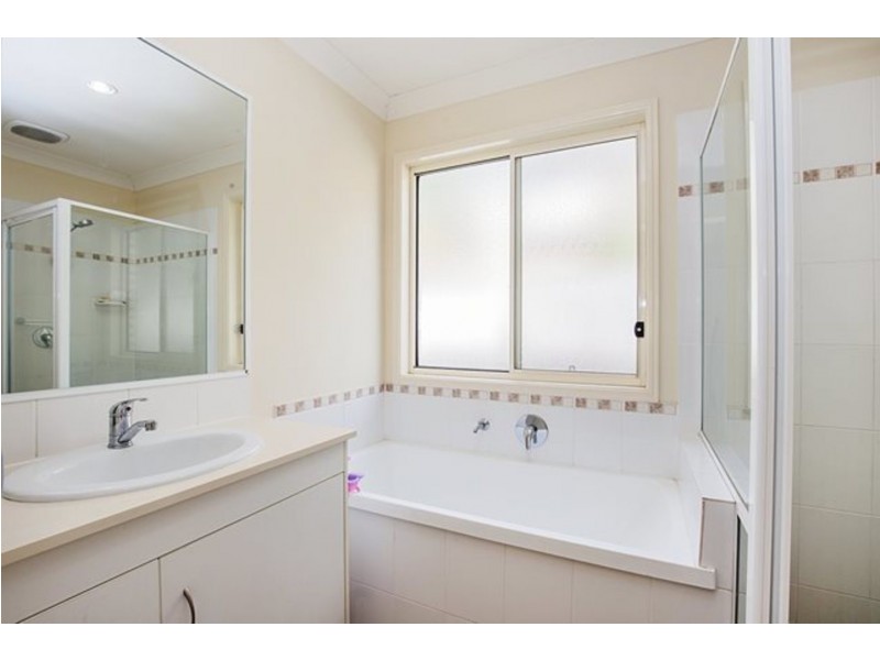 94 Roberts Drive, Maudsland QLD 4210