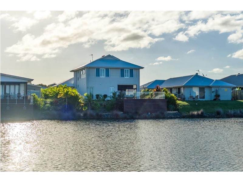 17 Azure Way, Hope Island QLD 4212
