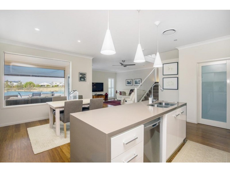 17 Azure Way, Hope Island QLD 4212