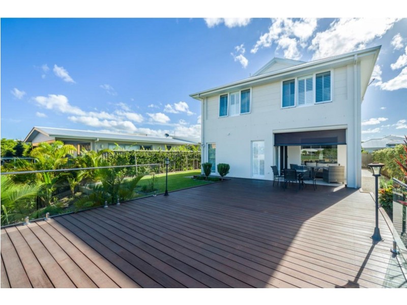 17 Azure Way, Hope Island QLD 4212